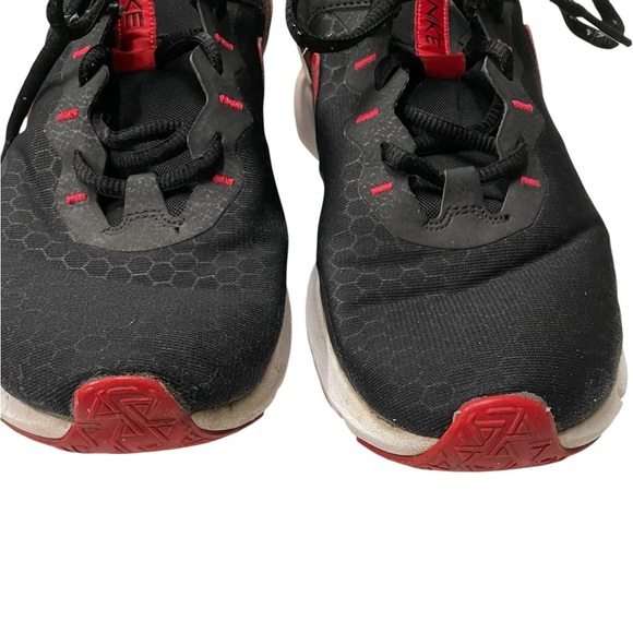 NIKE Legend Essential 2 Sneakers Black Red Size 9.5 Mens - Picture 8 of 9